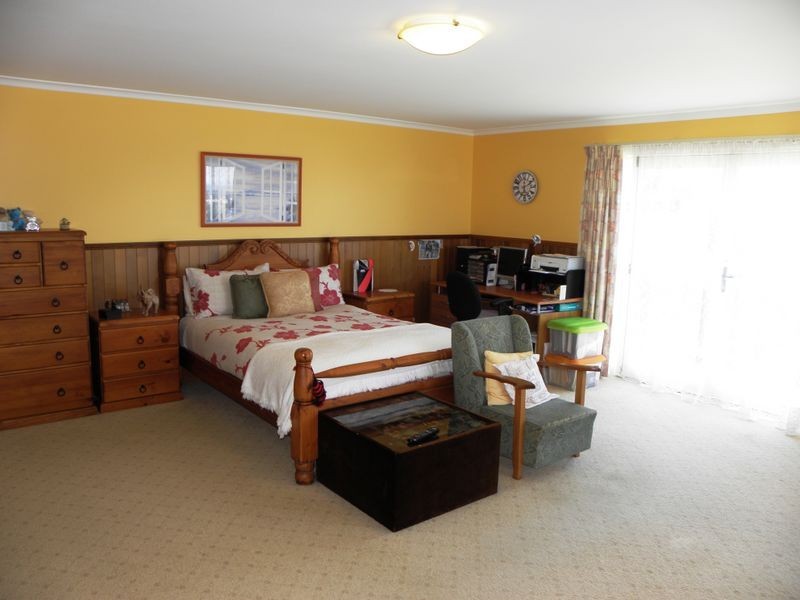 2 Bass Close, Lakes Entrance VIC 3909