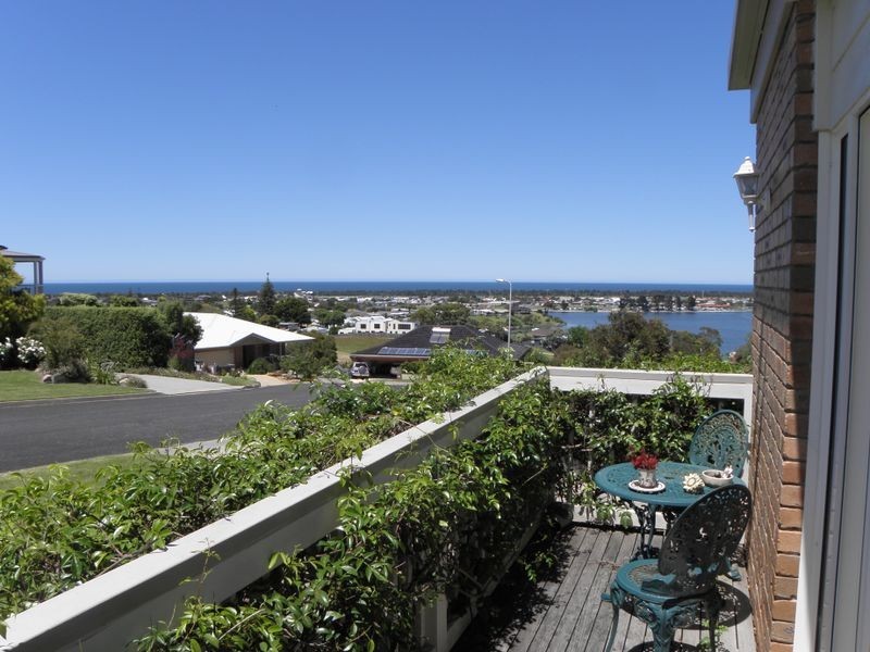 2 Bass Close, Lakes Entrance VIC 3909