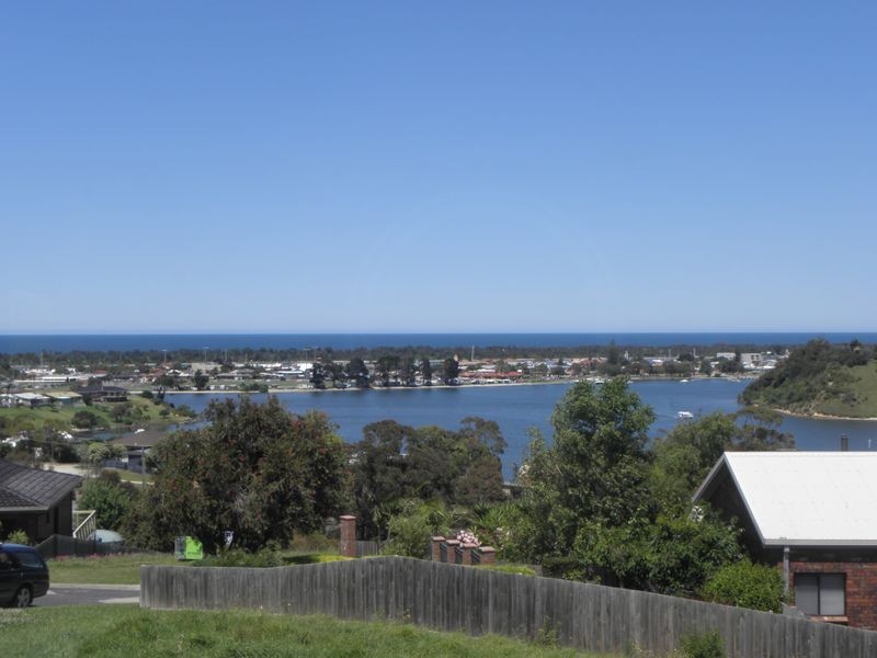 2 Bass Close, Lakes Entrance VIC 3909