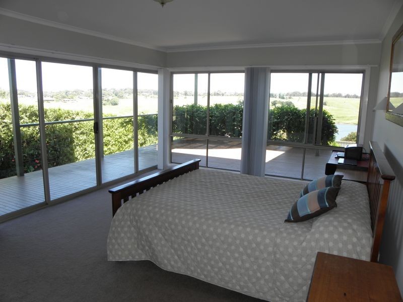 2 Bass Close, Lakes Entrance VIC 3909