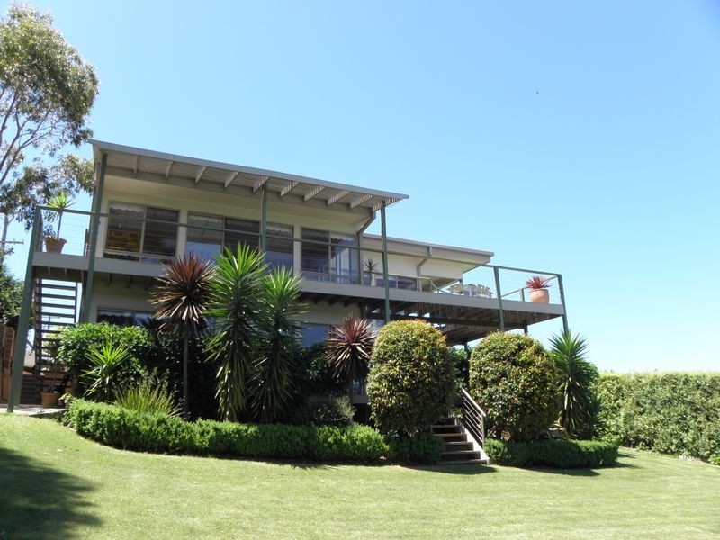 2 Bass Close, Lakes Entrance VIC 3909