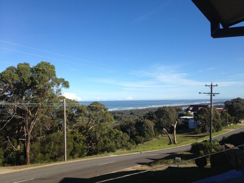 51 Oceanview Parade, Lakes Entrance VIC 3909