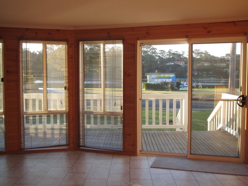 118 Marine Parade, Lakes Entrance VIC 3909