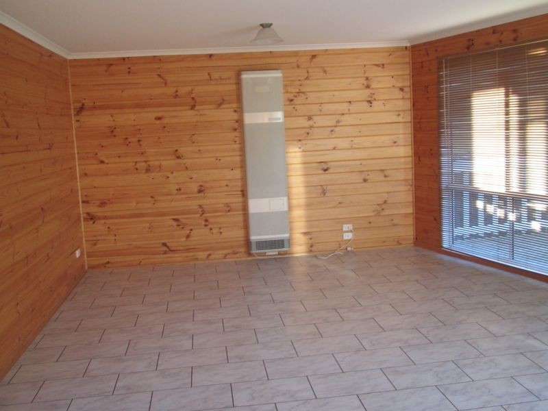 118 Marine Parade, Lakes Entrance VIC 3909