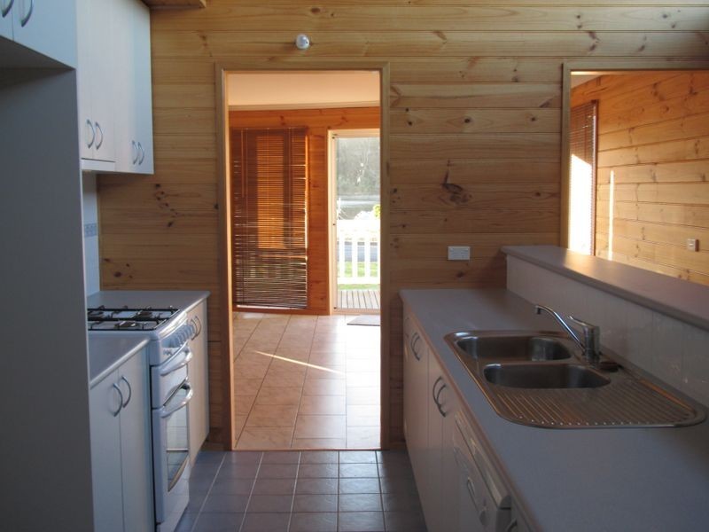 118 Marine Parade, Lakes Entrance VIC 3909