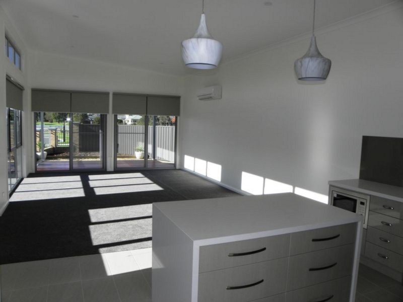 9 Penang Boardwalk, Lakes Entrance VIC 3909