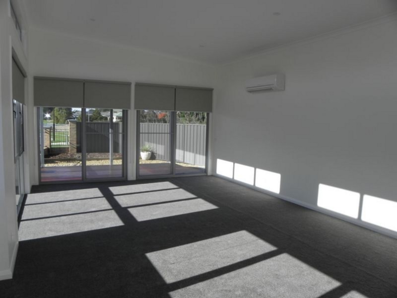 9 Penang Boardwalk, Lakes Entrance VIC 3909