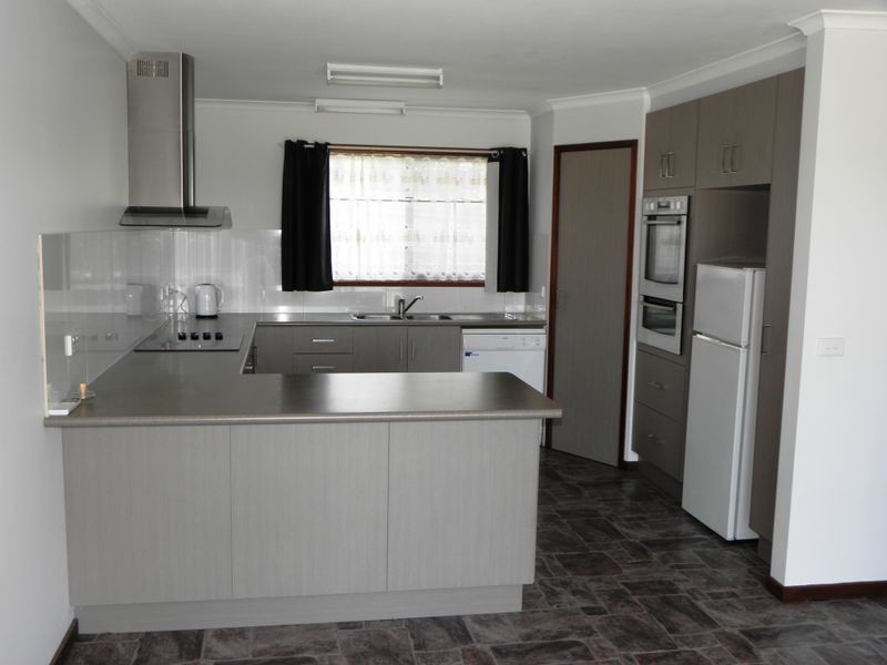 27 West Crescent, Lakes Entrance VIC 3909