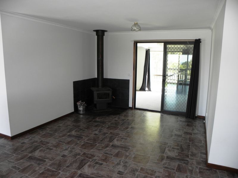 27 West Crescent, Lakes Entrance VIC 3909