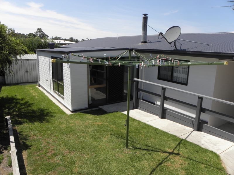 27 West Crescent, Lakes Entrance VIC 3909