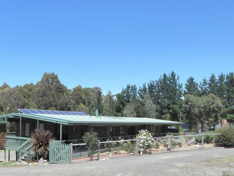 25 Mitchelson Court, Lakes Entrance VIC 3909