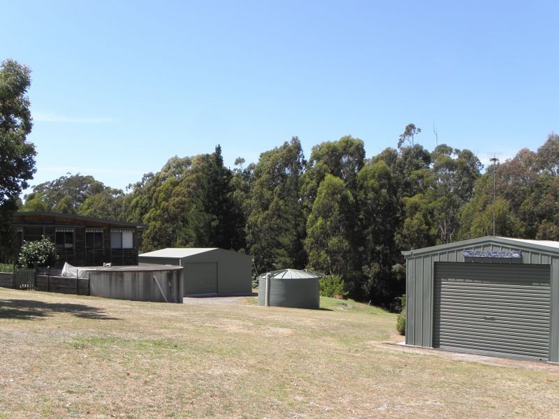 25 Mitchelson Court, Lakes Entrance VIC 3909