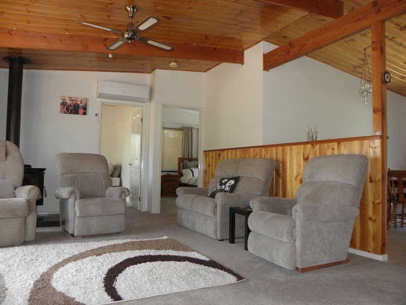 25 Mitchelson Court, Lakes Entrance VIC 3909