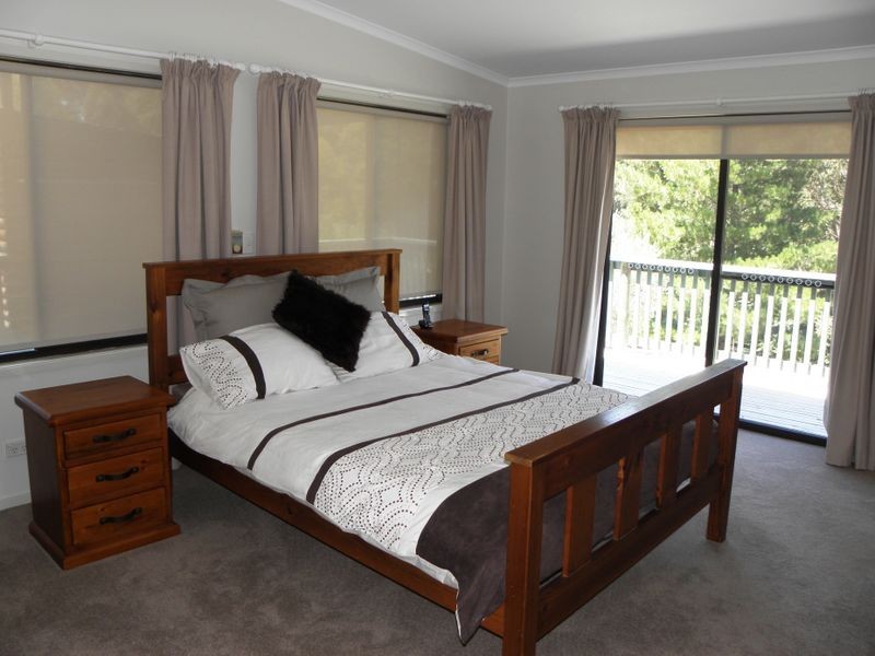 25 Mitchelson Court, Lakes Entrance VIC 3909