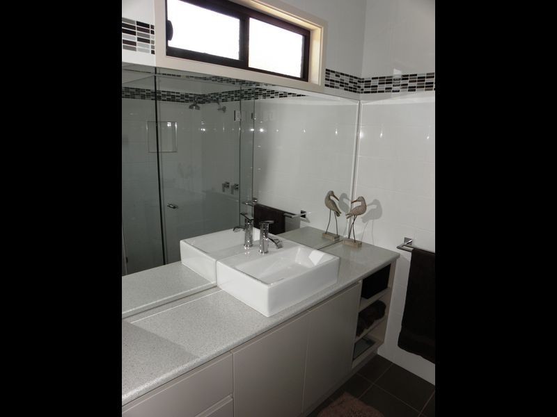 25 Mitchelson Court, Lakes Entrance VIC 3909