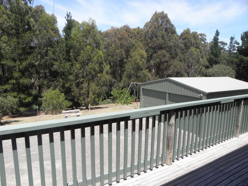 25 Mitchelson Court, Lakes Entrance VIC 3909