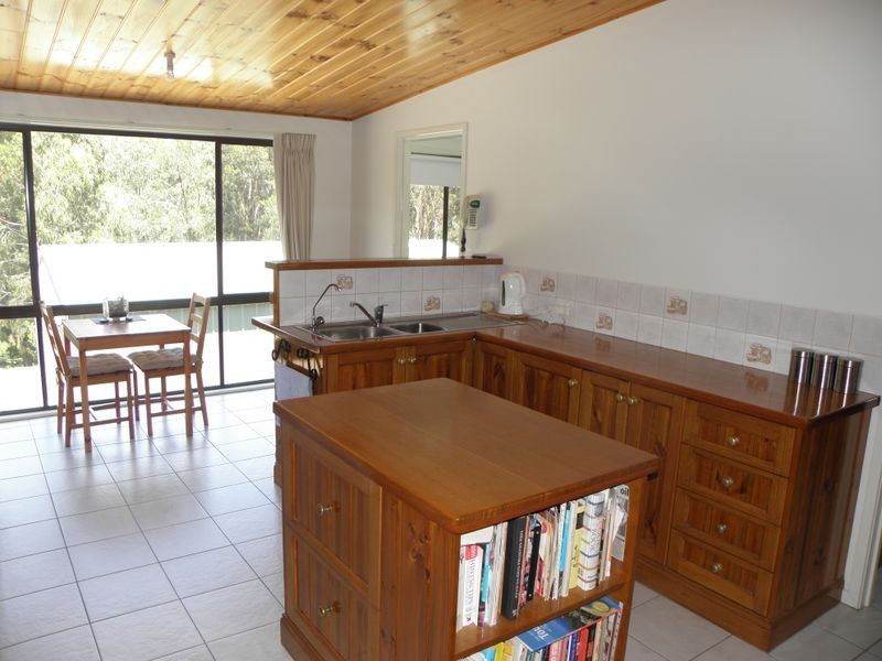 25 Mitchelson Court, Lakes Entrance VIC 3909