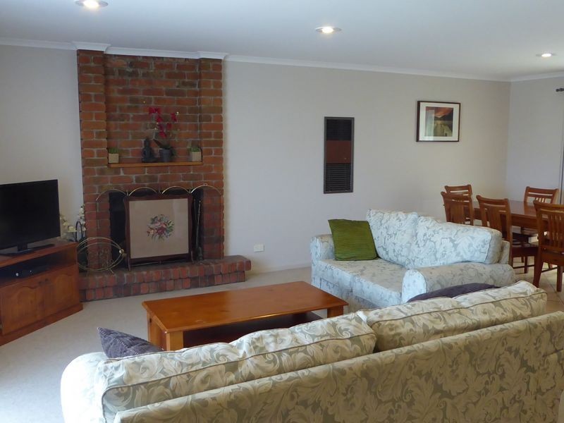 30 Nautilus Way, Lakes Entrance VIC 3909