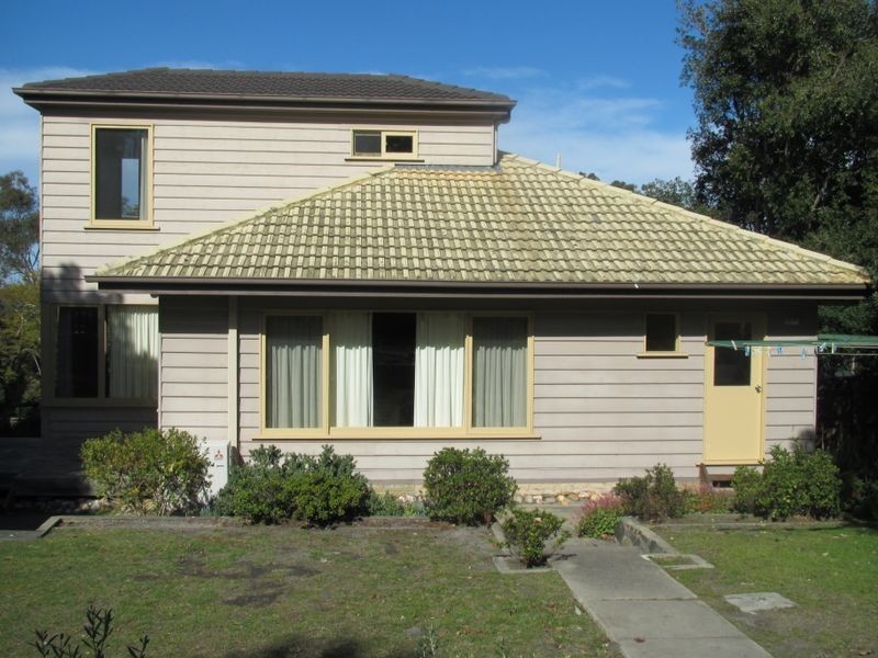 2 Laurence Street, Lakes Entrance VIC 3909