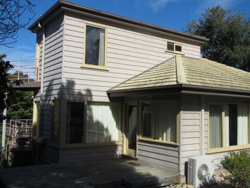 2 Laurence Street, Lakes Entrance VIC 3909