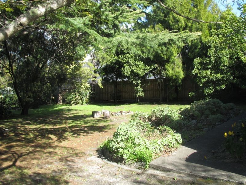 2 Laurence Street, Lakes Entrance VIC 3909