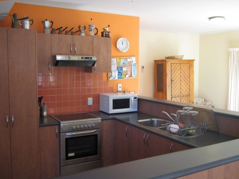 2 Laurence Street, Lakes Entrance VIC 3909