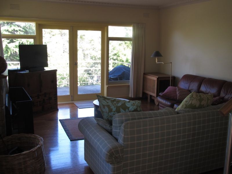 2 Laurence Street, Lakes Entrance VIC 3909