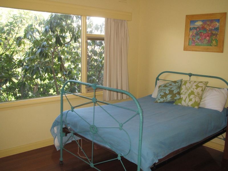 2 Laurence Street, Lakes Entrance VIC 3909