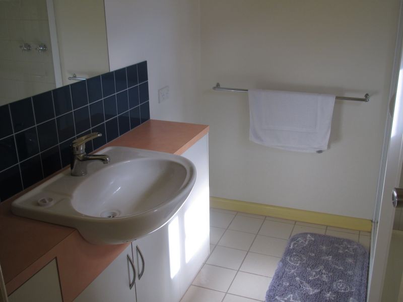 2 Laurence Street, Lakes Entrance VIC 3909