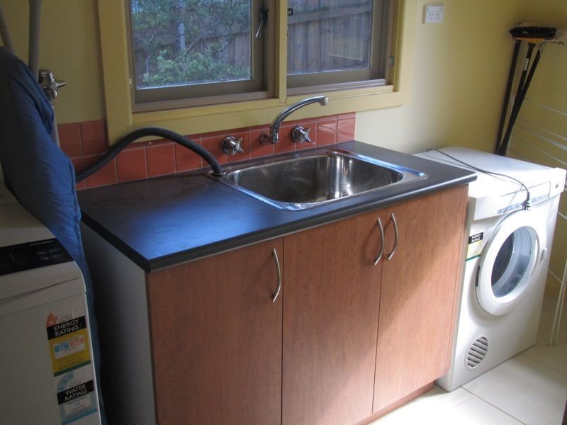 2 Laurence Street, Lakes Entrance VIC 3909