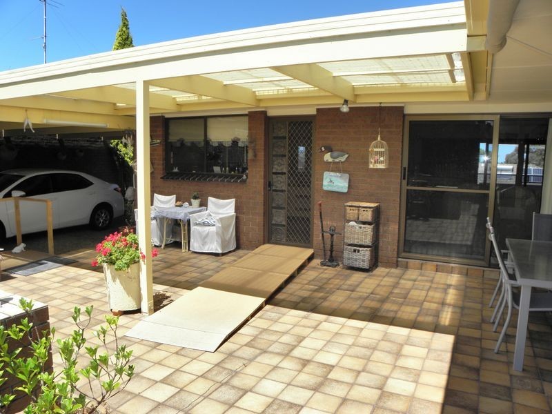 4 Lakeview Drive, Lakes Entrance VIC 3909