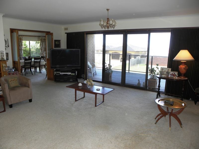 4 Lakeview Drive, Lakes Entrance VIC 3909