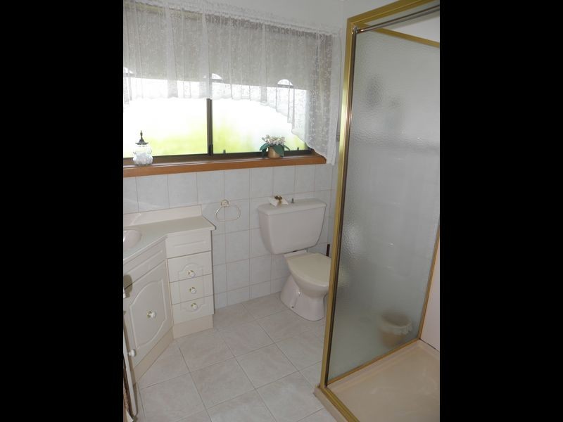 4 Lakeview Drive, Lakes Entrance VIC 3909