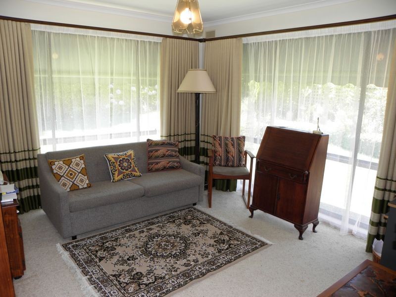 4 Lakeview Drive, Lakes Entrance VIC 3909