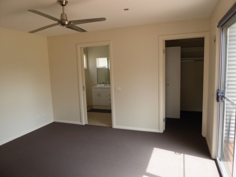 24 Laughtons Road, Kalimna VIC 3909