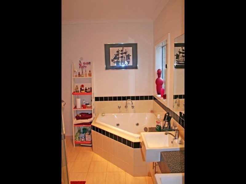 97 Albatross Road, Kalimna VIC 3909