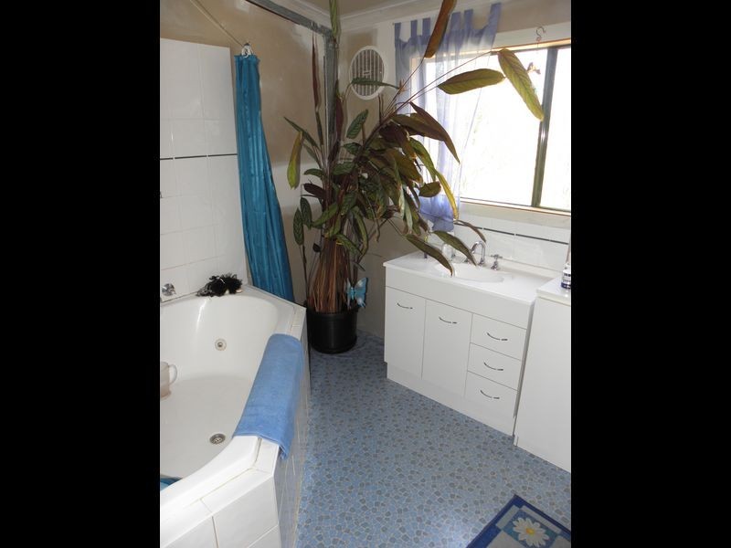 51 Baades Road, Lakes Entrance VIC 3909