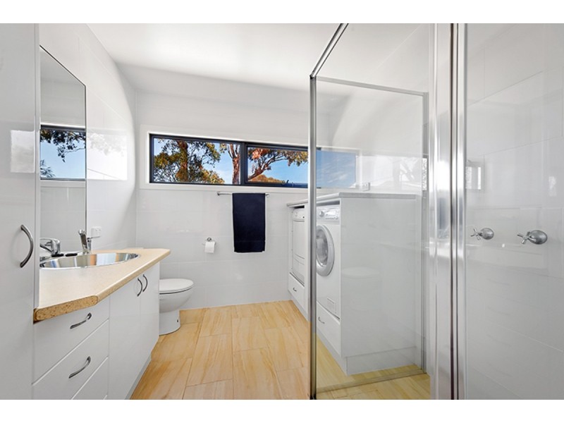 64 Hazel Road, Lakes Entrance VIC 3909