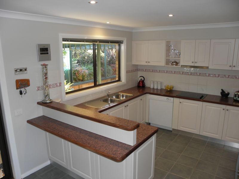 57 Lindamay Court, Lakes Entrance VIC 3909