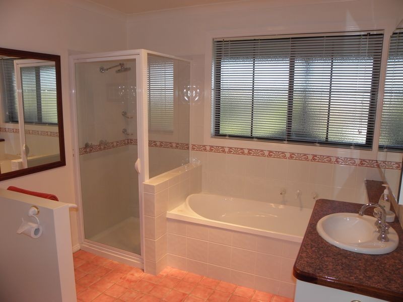 57 Lindamay Court, Lakes Entrance VIC 3909