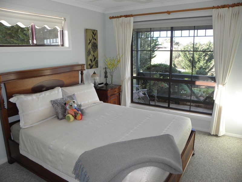 57 Lindamay Court, Lakes Entrance VIC 3909