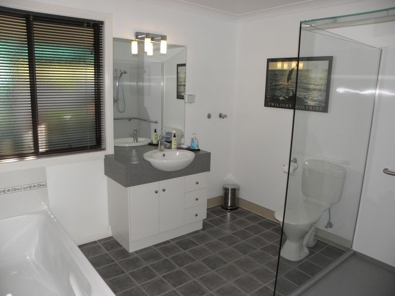 57 Lindamay Court, Lakes Entrance VIC 3909