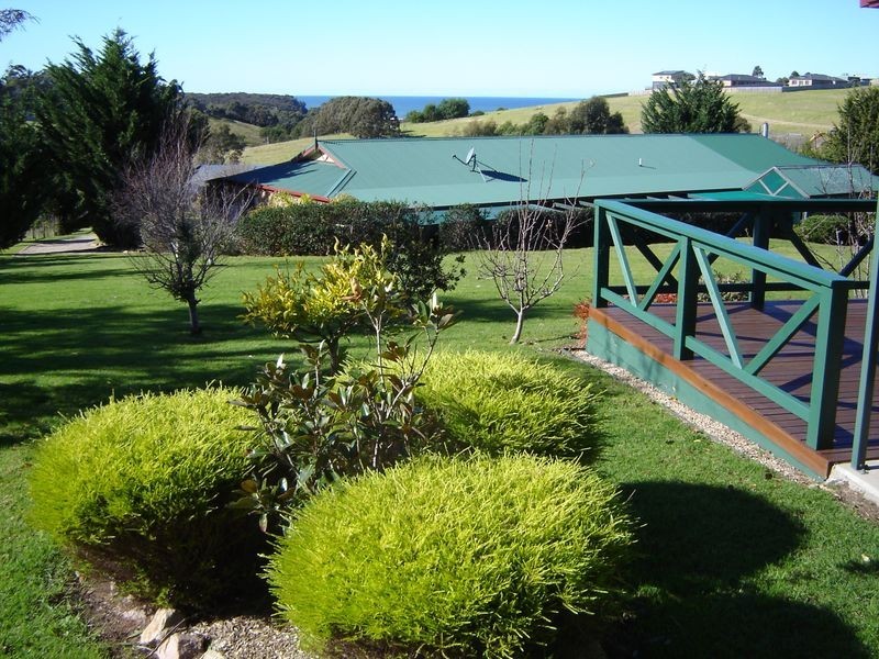 57 Lindamay Court, Lakes Entrance VIC 3909