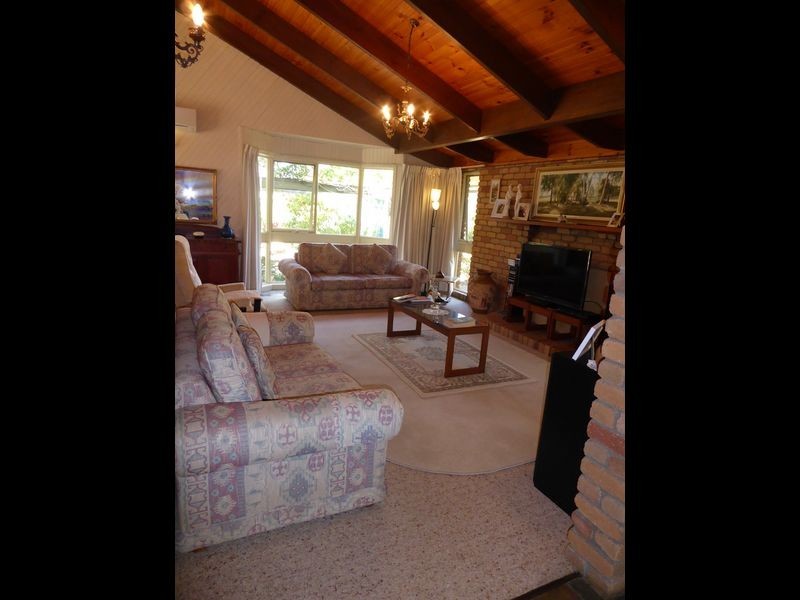 61 Point Road, Lakes Entrance VIC 3909