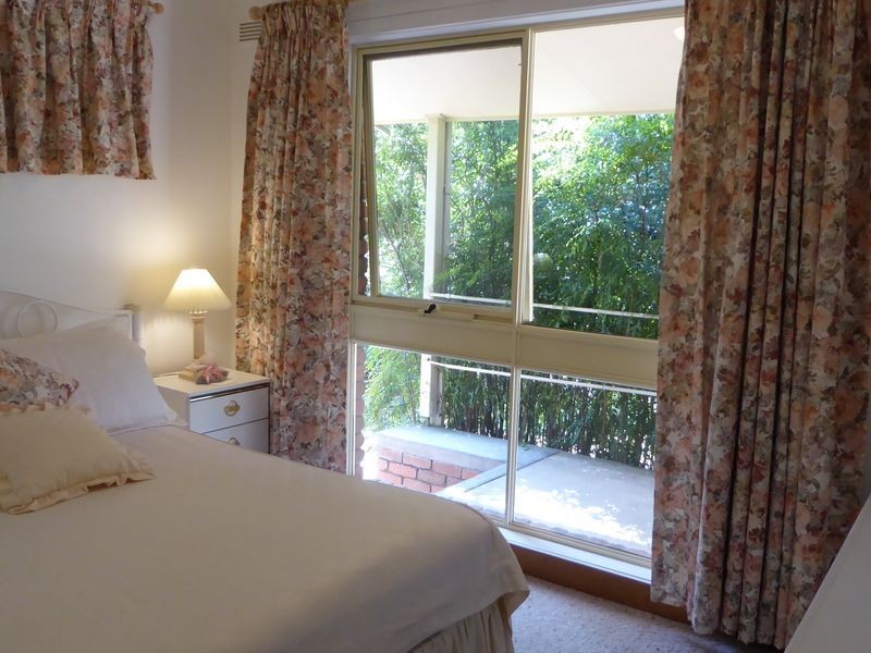 61 Point Road, Lakes Entrance VIC 3909
