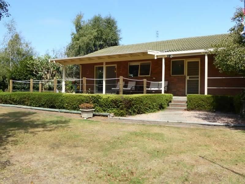 61 Point Road, Lakes Entrance VIC 3909