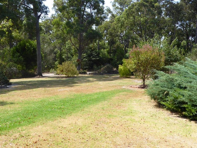 61 Point Road, Lakes Entrance VIC 3909