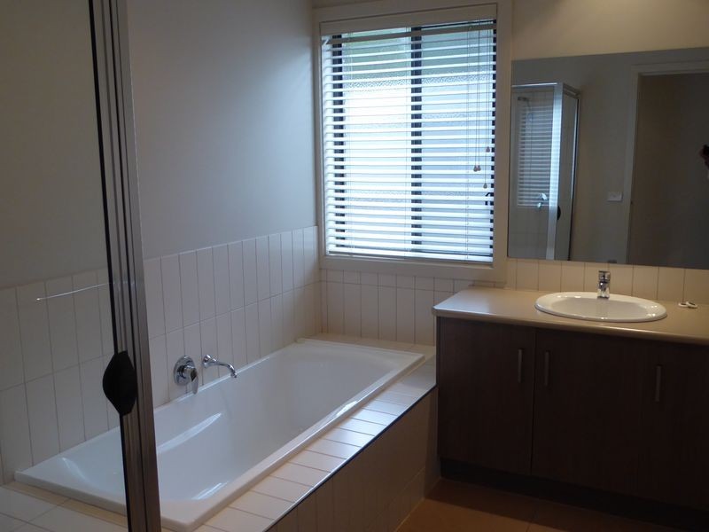 80 Country Club Drive, Lakes Entrance VIC 3909