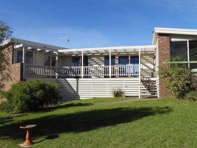 14 New Street, Lakes Entrance VIC 3909