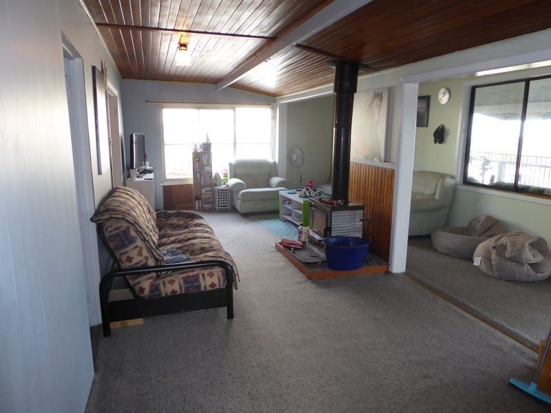 17 Daniel Street, Lakes Entrance VIC 3909